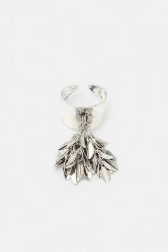 Anillo con forma de hoja