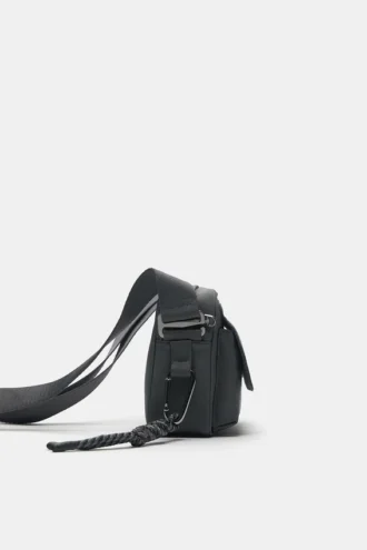 Bolso bandolera con adornos