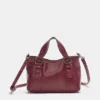 Bolso bandolera con detalle de anilla