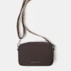 Bolso bandolera con estampado de leopardo y correa