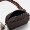 Bolso bandolera con estampado de leopardo y correa