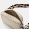 Bolso bandolera con estampado de vaca Bolso bandolera con estampado de vaca