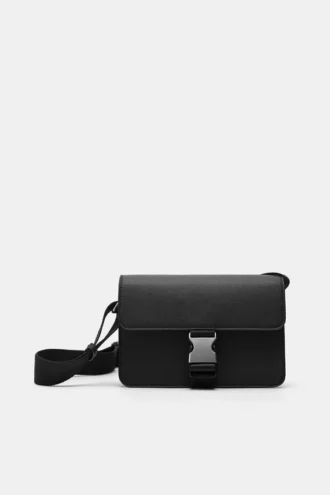 Bolso bandolera con hebilla