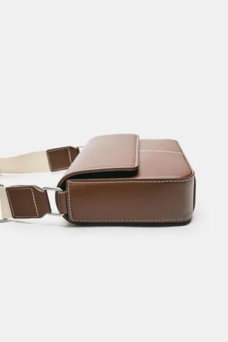 Bolso bandolera con pespuntes