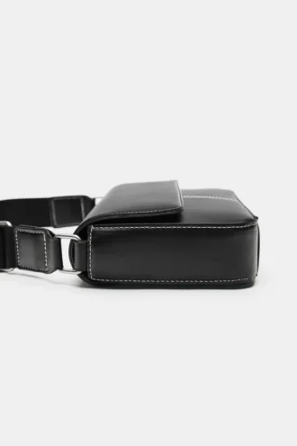 Bolso bandolera con pespuntes
