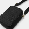 Bolso bandolera con relieve de STWD