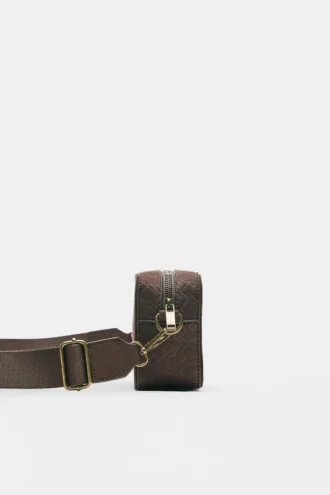 Bolso bandolera con relieve STWD
