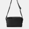 Bolso bandolera de tela recubierta de goma