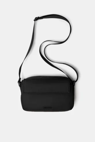 Bolso bandolera de tela recubierta de goma