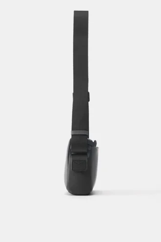 Bolso bandolera de tela recubierta de goma