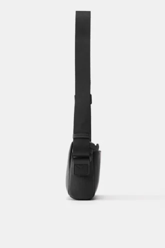 Bolso bandolera de tela recubierta de goma