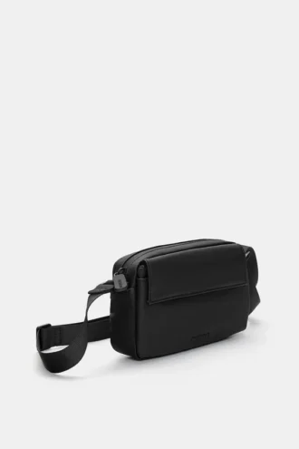 Bolso bandolera de tela recubierta de goma