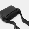 Bolso bandolera de tela recubierta de goma