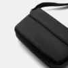 Bolso bandolera de tela recubierta de goma