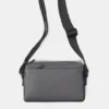 Bolso bandolera de tela recubierta de goma