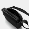 Bolso bandolera de tela recubierta de goma