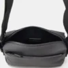 Bolso bandolera de tela recubierta de goma