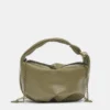 Bolso con detalle de anilla Bolso con detalle de anilla