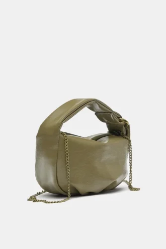 Bolso con detalle de anilla