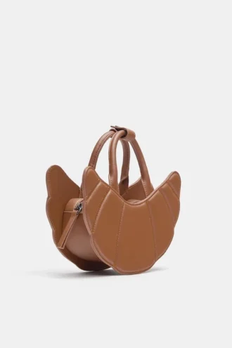 Bolso con forma de croissant