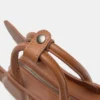 Bolso con forma de croissant Bolso con forma de croissant
