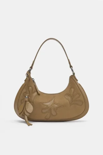 Bolso de hombro con adornos