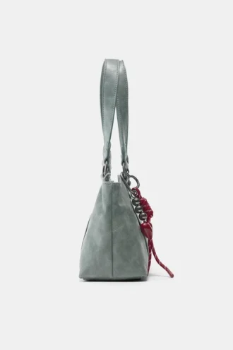 Bolso de hombro con adornos