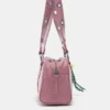 Bolso de hombro con adornos