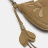 Bolso de hombro con adornos Bolso de hombro con adornos