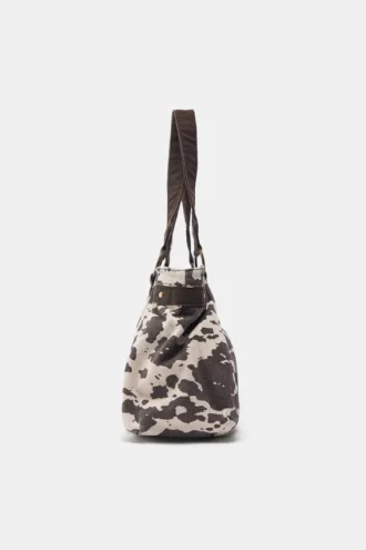 Bolso de hombro con estampado de vaca