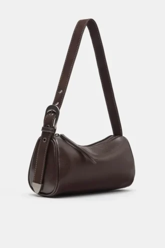 Bolso de hombro con hebilla
