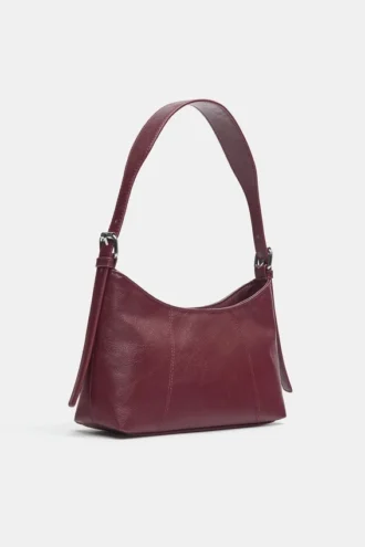 Bolso de hombro con pespuntes