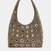 Bolso de hombro con tachuelas