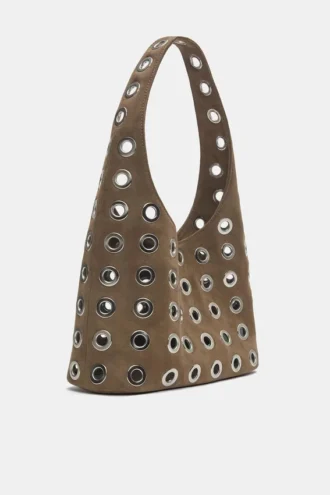 Bolso de hombro con tachuelas