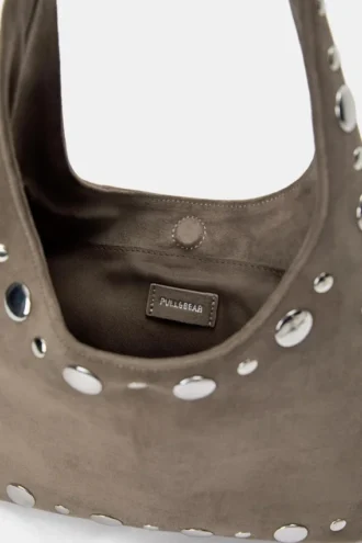 Bolso de hombro con tachuelas