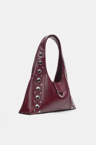 Bolso de hombro con tachuelas