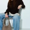 Bolso de hombro con tachuelas