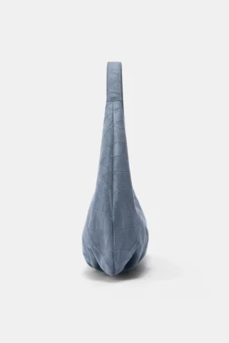 Bolso de hombro con textura