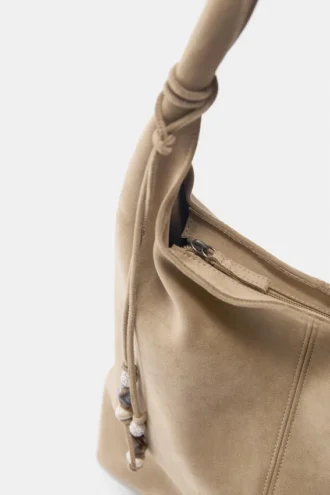 Bolso shopper con adornos Bolso shopper con adornos