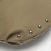 Bolso shopper con anillas y tachuelas