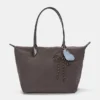 Bolso tipo shopper de nailon con detalle de colgante