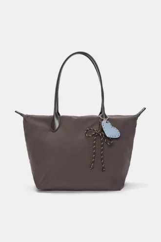 Bolso tipo shopper de nailon con detalle de colgante