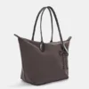 Bolso tipo shopper de nailon con detalle de colgante