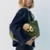 Bolso tote con adornos Bolso tote con adornos