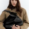 Bolso tote con detalle de anilla Bolso tote con detalle de anilla