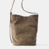 Bolso tote con tachuelas Bolso tote con tachuelas