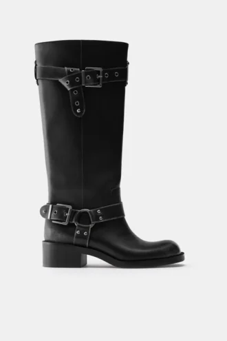 Botas altas de motero desgastadas