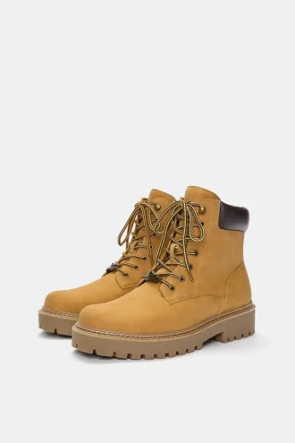 Botas con cordones STWD