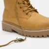 Botas con cordones STWD