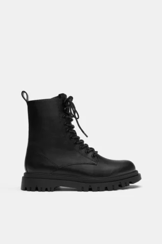 Botas con cordones y forro